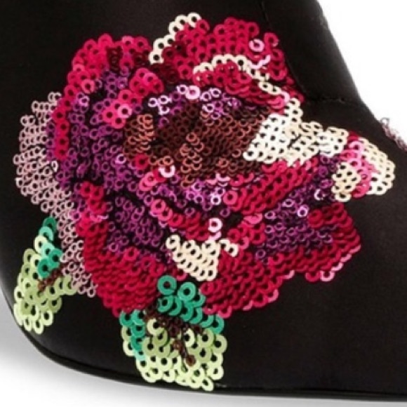 Betsey Johnson
Women's Coper Sequin Floral
 NEW with box size 8/5.            #2 - Picture 3 of 8